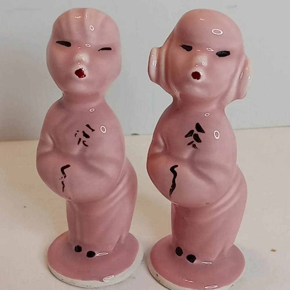 Vintage Kissing Couple Pink Glaze Salt And Pepper Shakers